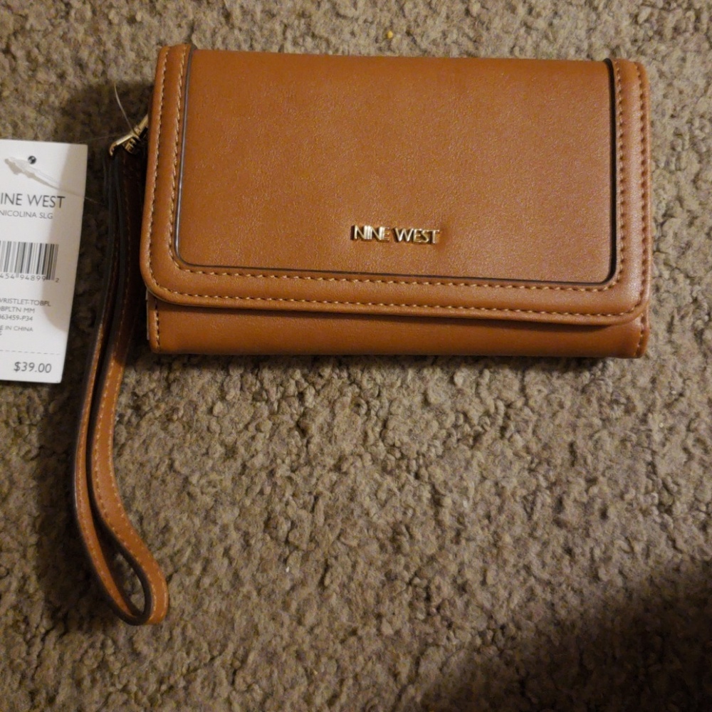 NWT Nine West Wristlet